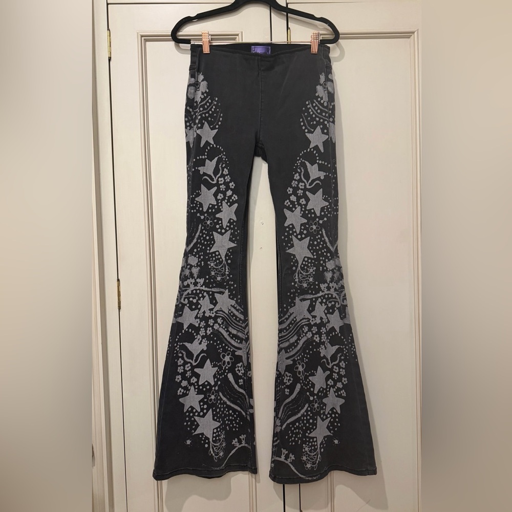 Free People x Anna Sui Black Penny Pull Up Jeans with Stars. Size 26. 🦋🦋